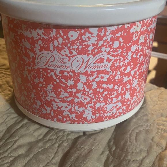 The Pioneer Woman Fancy Flourish Mini 0.65-quart Crock Pot/Slow Cooker - Picture 4 of 4